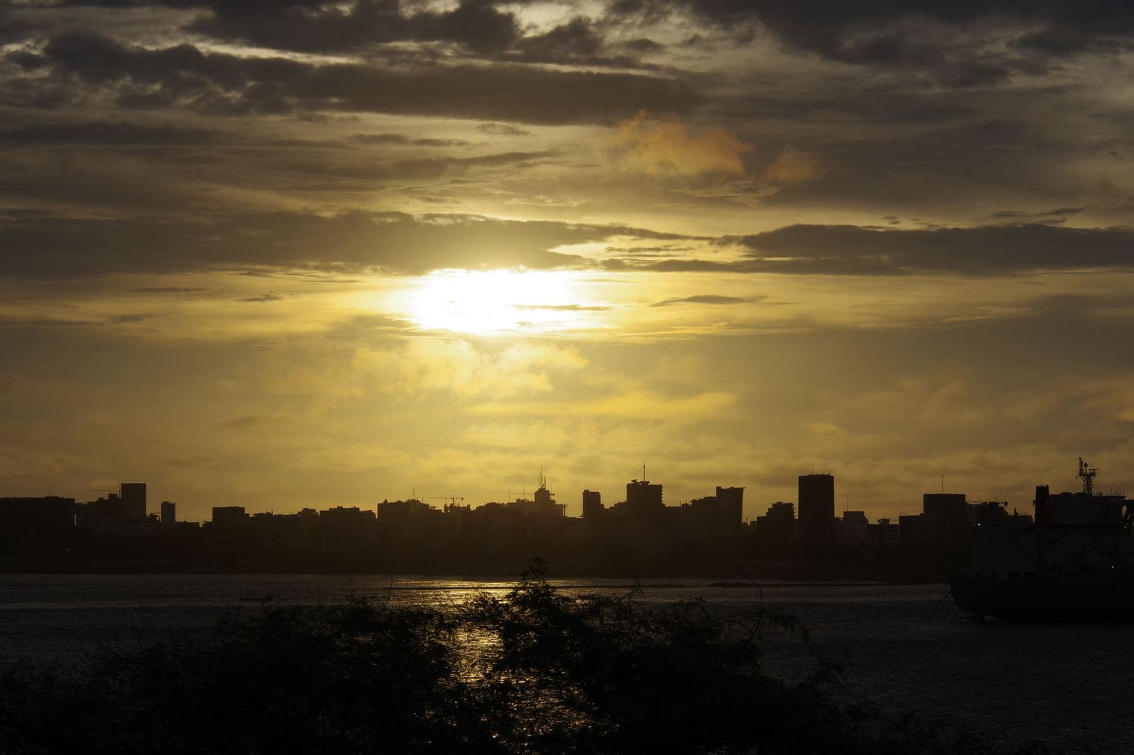 Vue de Dakar au coucher du soleil